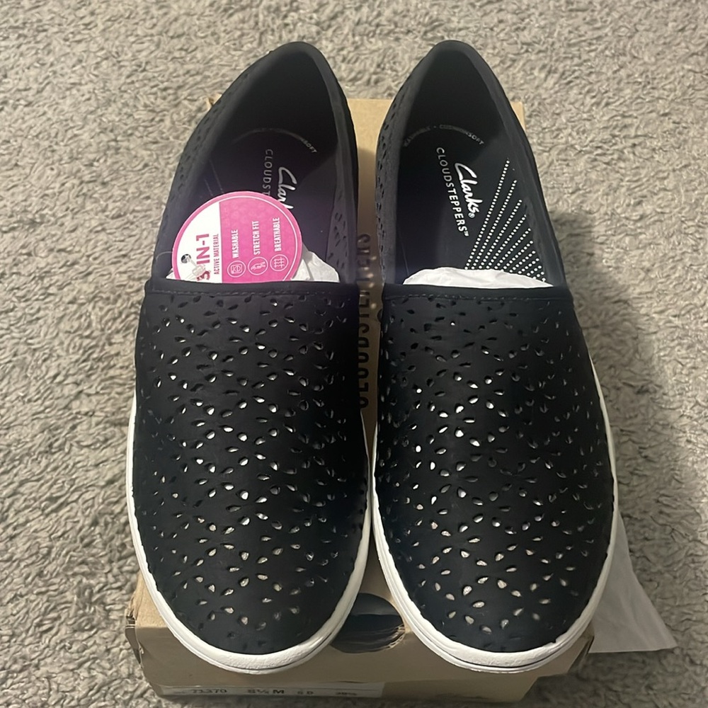 Clark Cloudsteppers Black Eyelet Sneaker NEW IN BOX